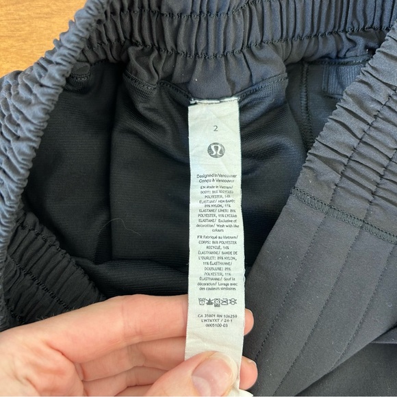 Lululemon Hotty Hot Short *High-Rise Long 4" Black Size 2 - Picture 9 of 12